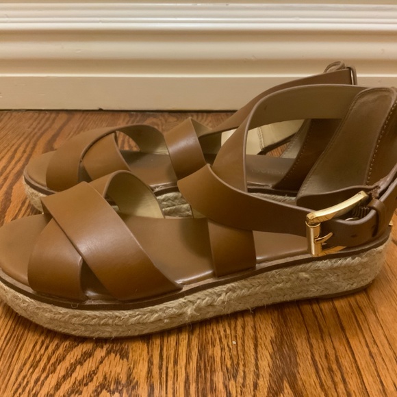 Shoes - Picture 3 of 9